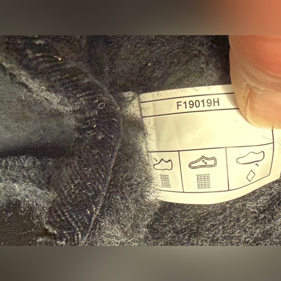 UGG ‼️ CLASSIC MINI BLACK VELVET BOOTS WOMEN’S 10 - Picture 11 of 14